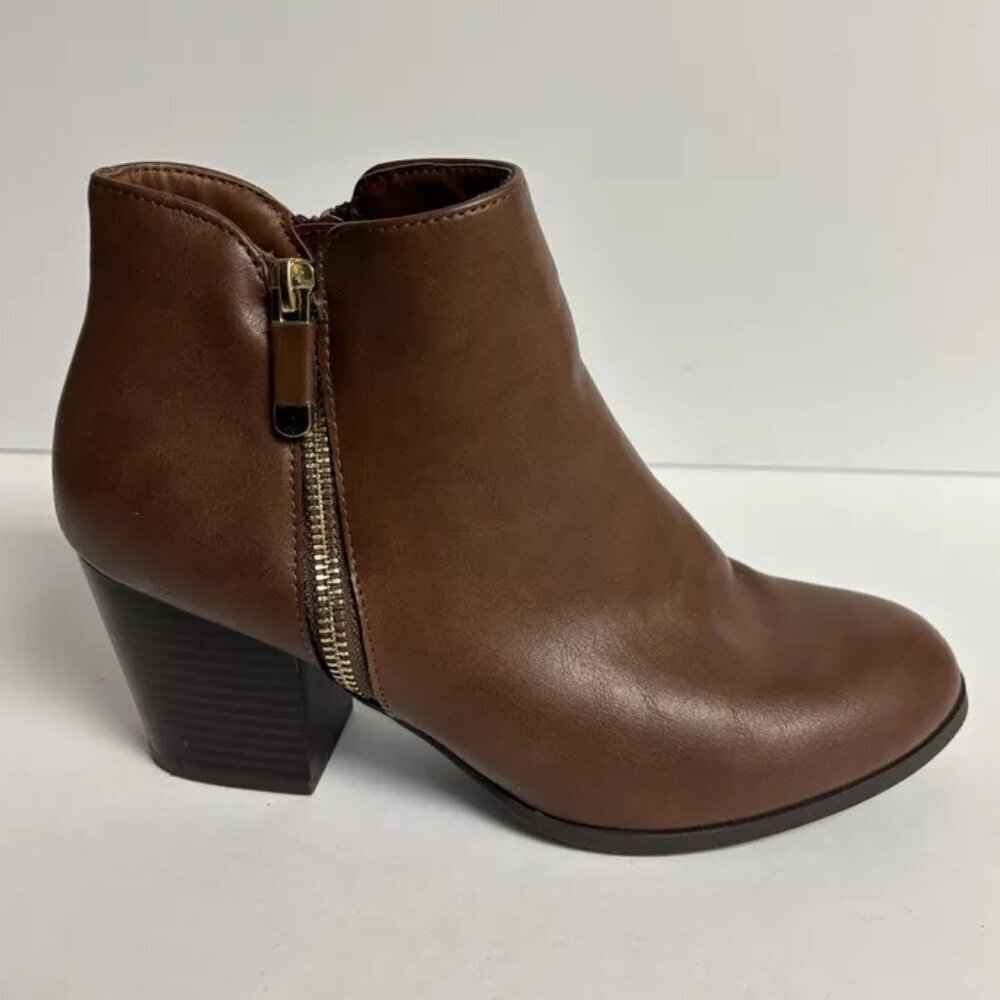 Baretraps Women’s Christine, Brown Ankle Booties, Size 8 M